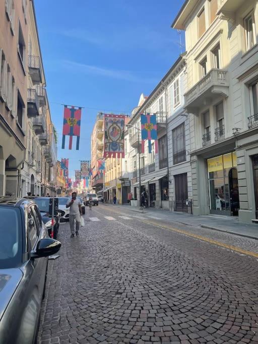 Centro Storico-Mansarda Verde Con Terrazzino E A/C Asti Kültér fotó